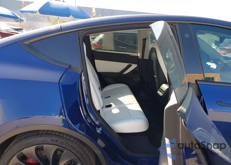 2022 Tesla Model Y Performance Dual Motor All-Wheel Drive z USA, uszkodzony, nr VIN 7SAYGDEF4NF510849